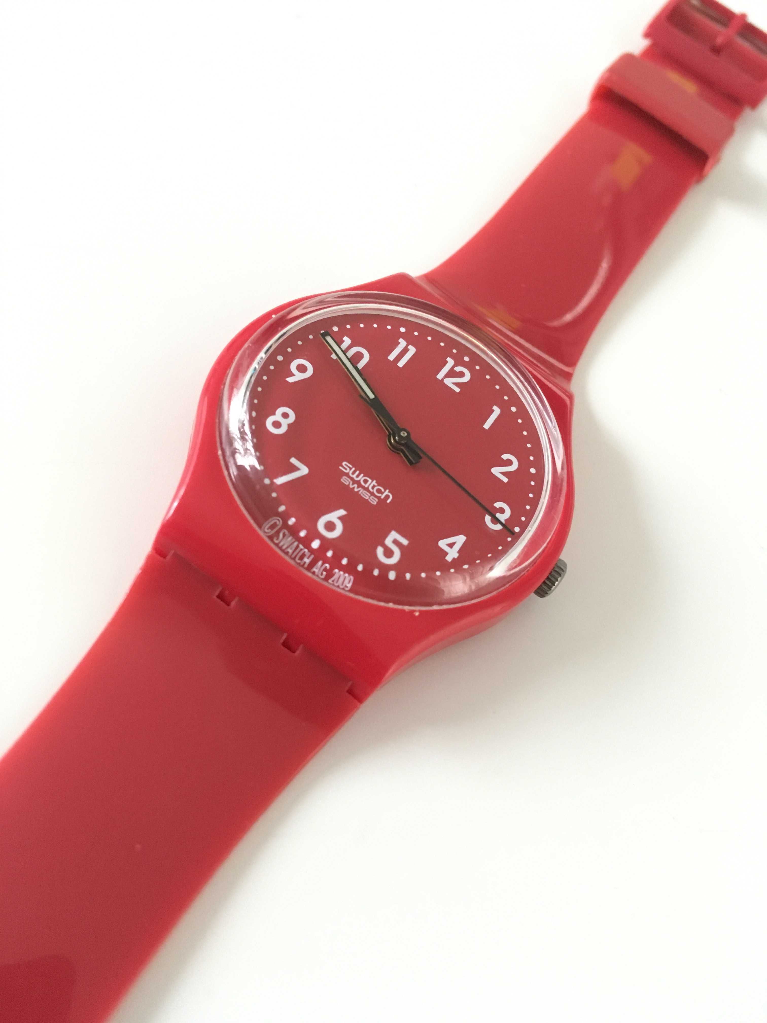 Swatch часовник червен