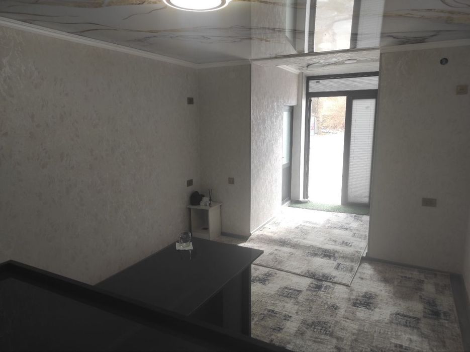 Квадрати 5500минг сомдан.Офисга мулжалланган нотурар обект