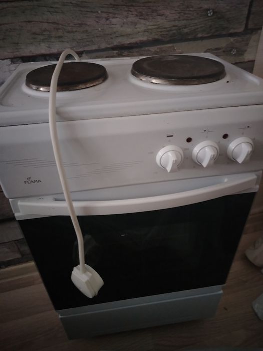 Электронной плита, холодильник