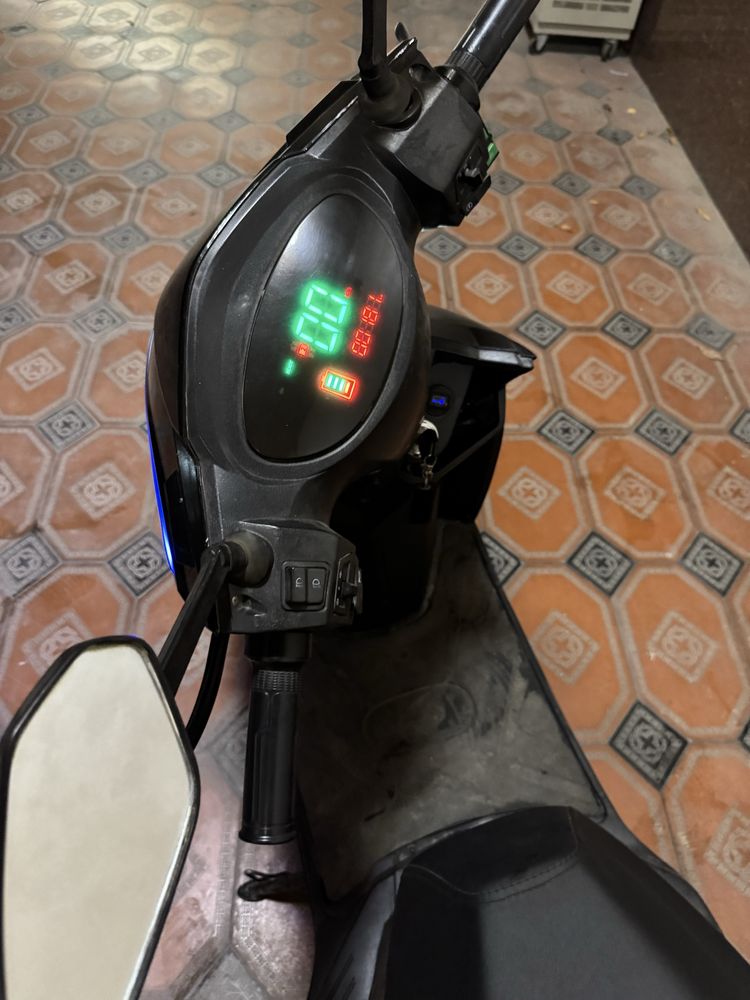 Electro skuter qora