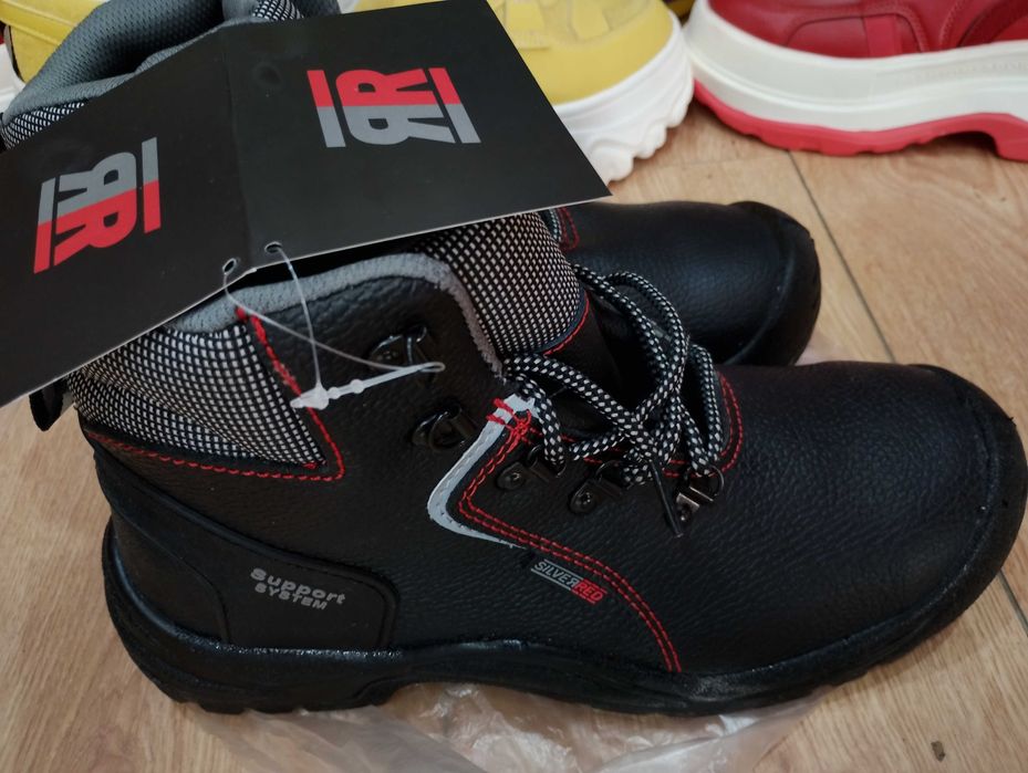 Продам спец обувь safety boots