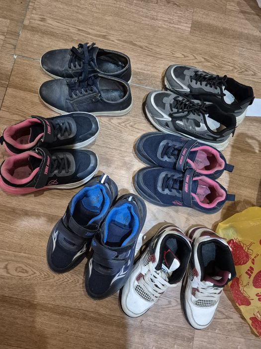 Продаю детские кроссовки