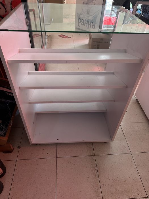 Продавам витрини за магазин