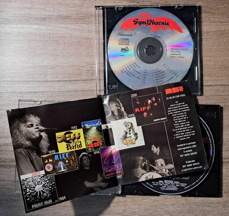 Lot 2 CD-uri audio romanesti: Phoenix + Riff