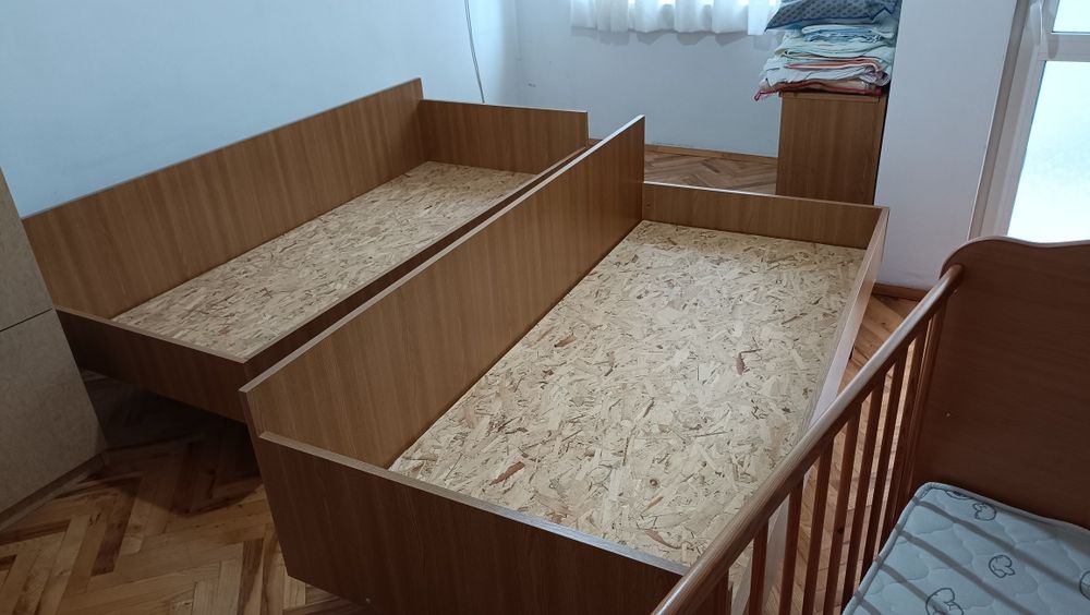 Единични легла без матрак
