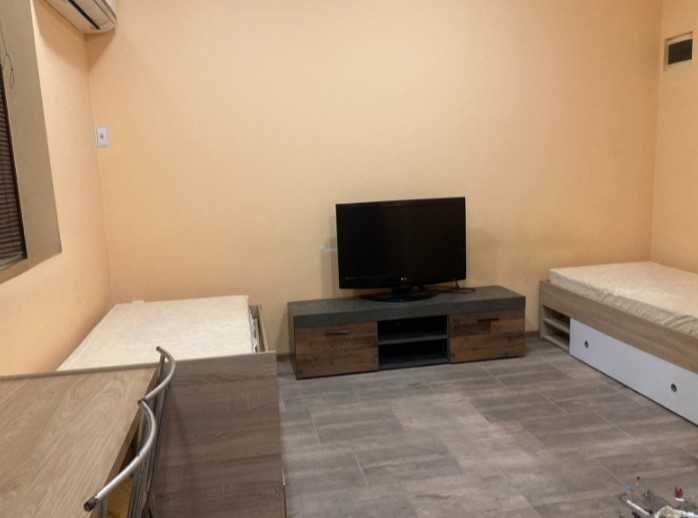 Дава се под наем Едностаен апартамент в София, Център - 28 кв.м за 300 € - Снимка #1