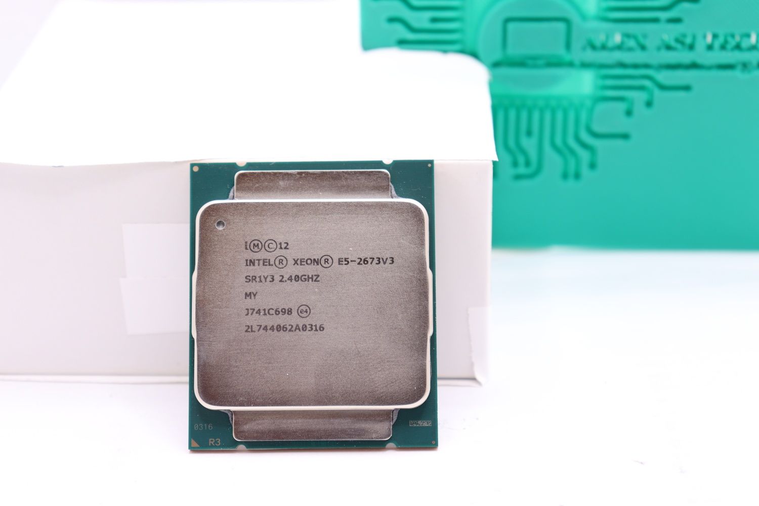 1 x Procesor Intel Xeon 12 Cores E5-2673 V3 2.4 GHz Skt 2011-3 DDR4
