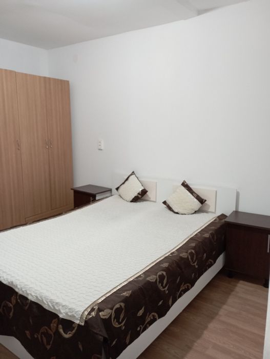 Închiriez casa tip apartament cu etaj in regim Hotelier cu garaj la pa