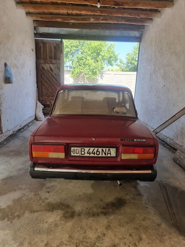 Vaz 2107 sotiladi