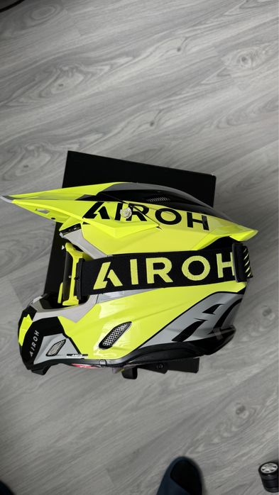 Каска TWIST 3 king yellow gloss AIRON