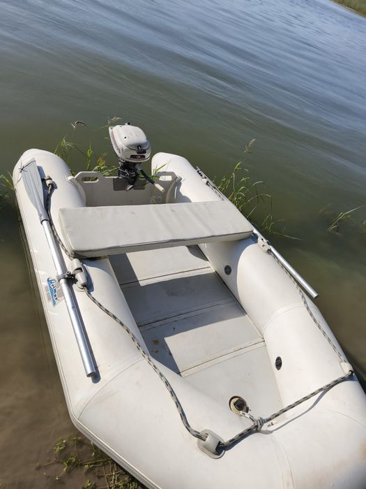Barcă cu motor gonflabila