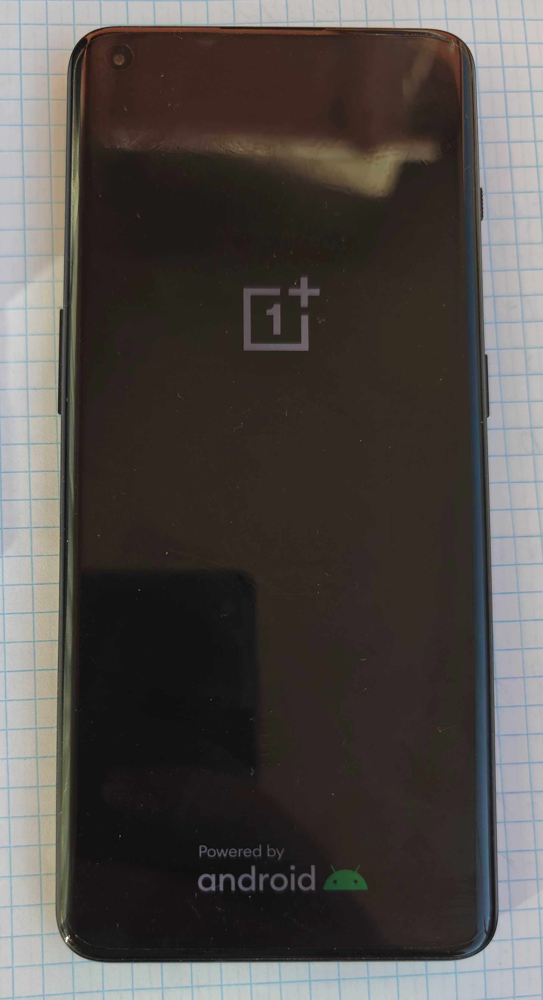 OnePlus 10 Pro с оригинален предпазен капак