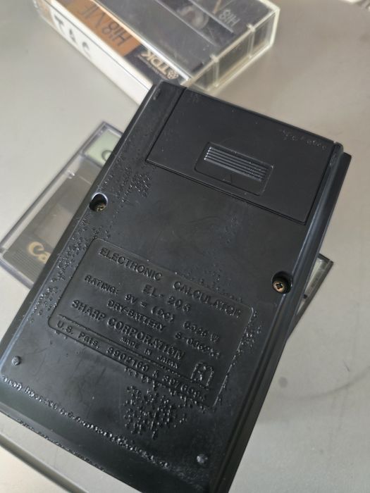 Calculator de buzunar Sharp El-206
