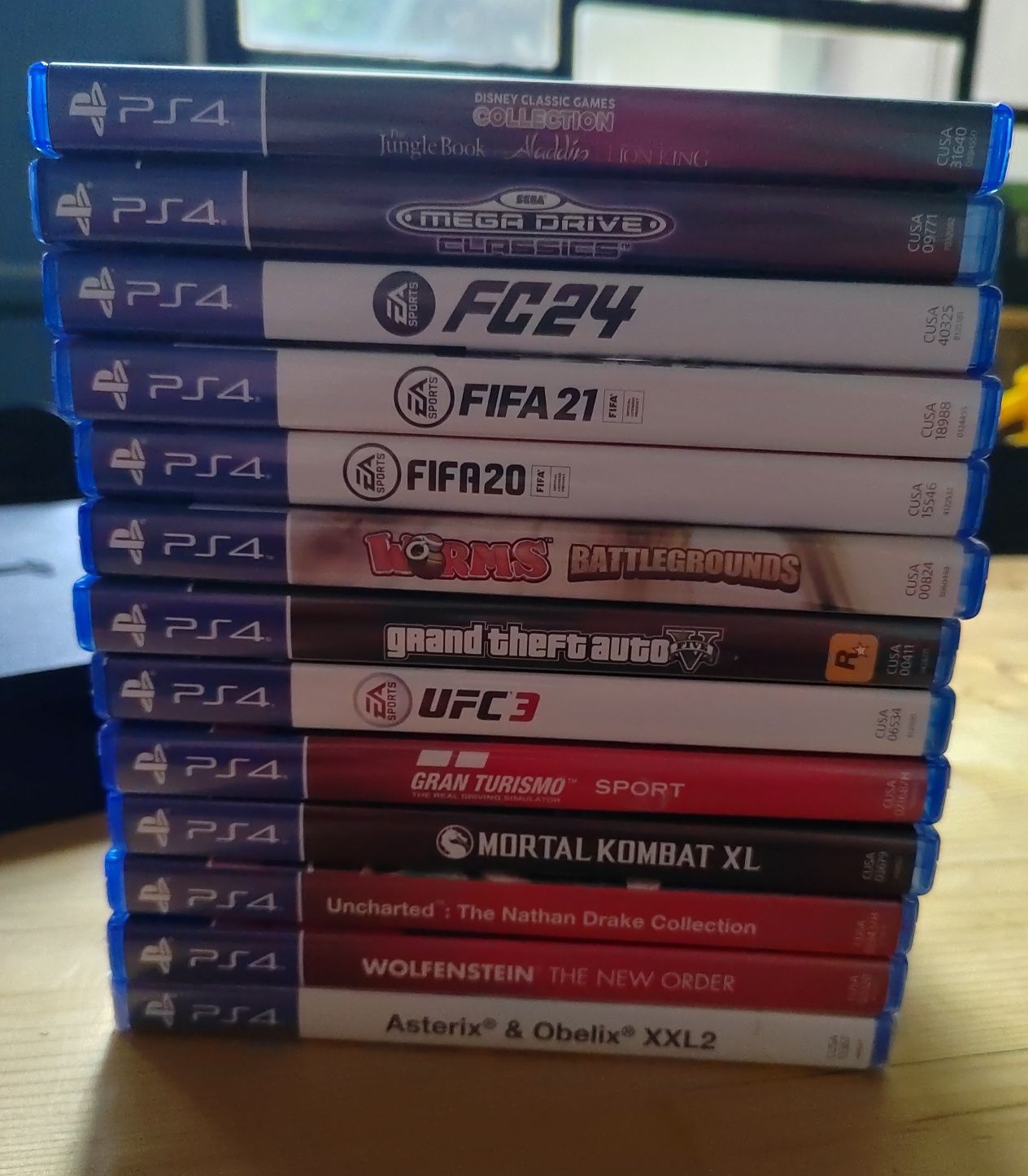 PlayStation 4 slim 500GB + Контролери + Игри