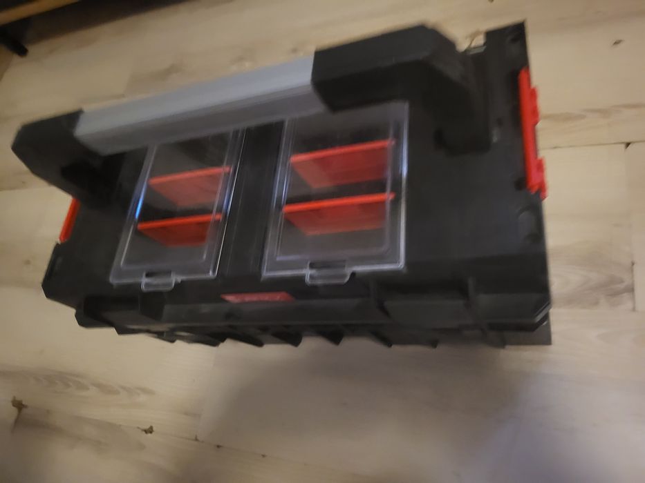 Куфар с инструменти