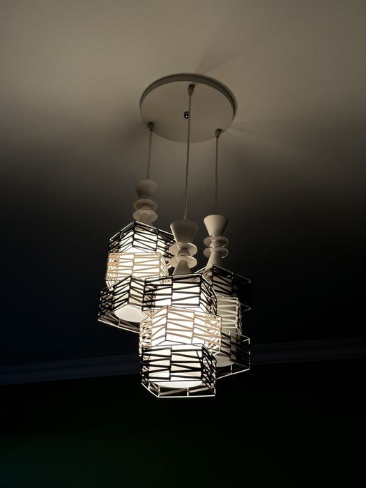 Продаются люстры