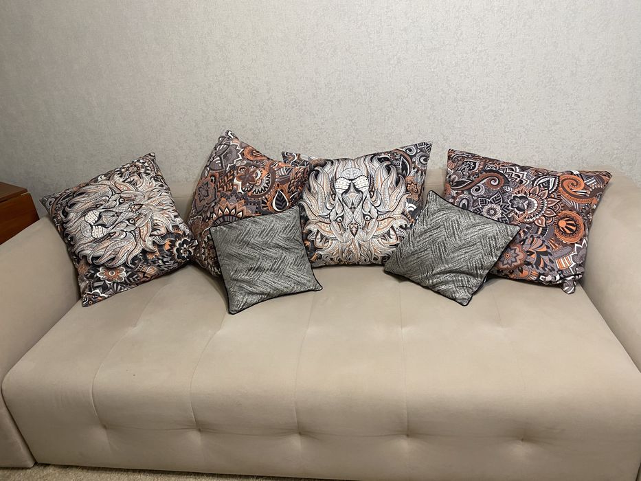 Продам  диван   . В хорошем состоянии . Есть короб до