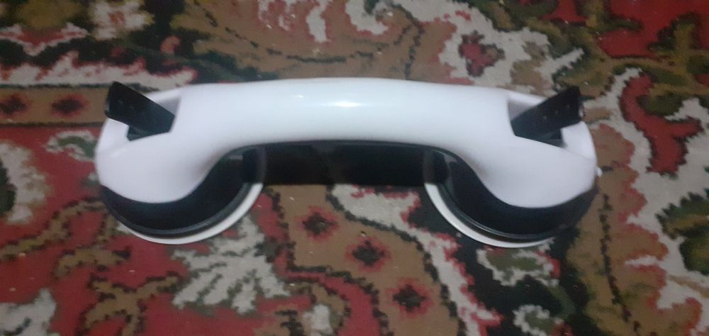 Продаёться вакумная ручка для ванной.для пожилых людей.