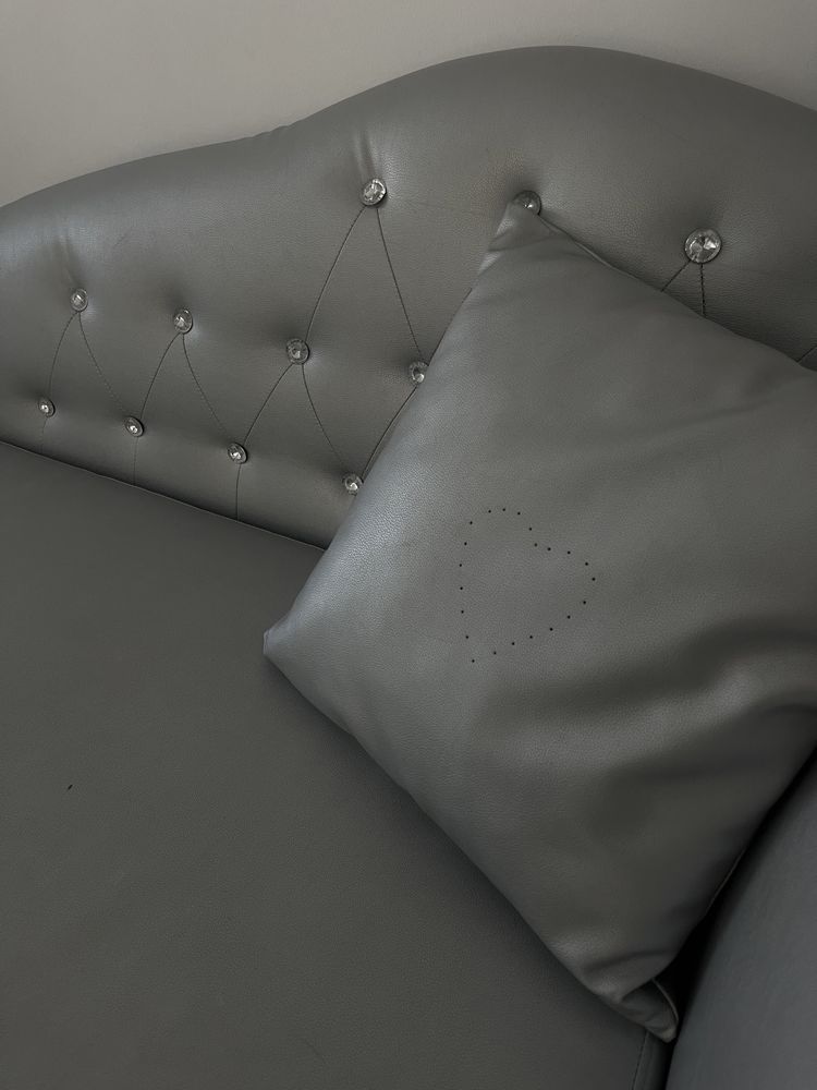 Canapea cu cristale  , aproape noua
