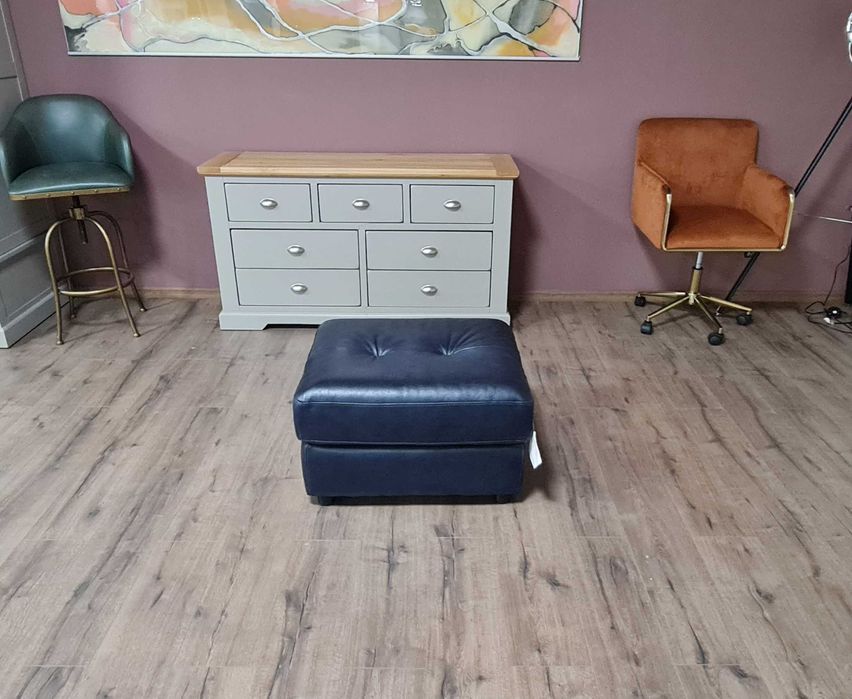 Синя кожена табуретка