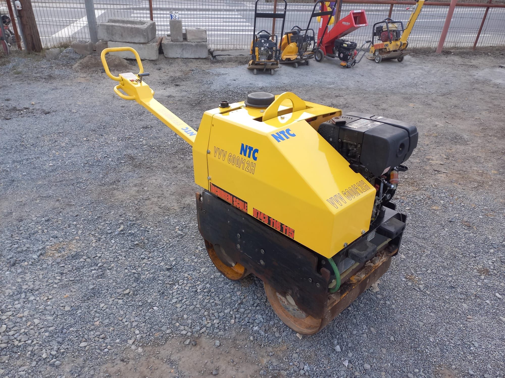 Inchirieri picamer placa compactosre cilindru compactor 580 kg dumper