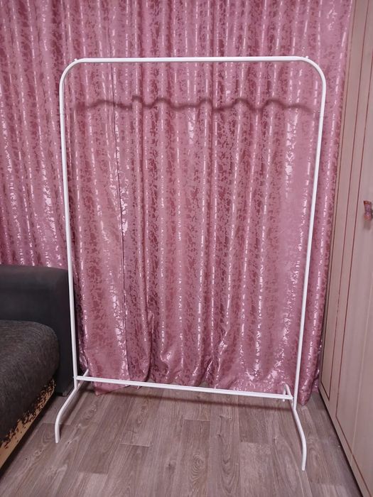 Напольная вешалка IKEA.