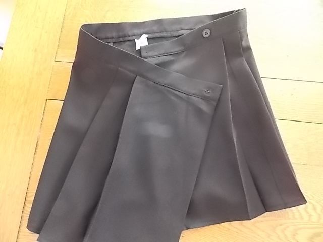 Fusta neagra plisata pentru scoala 2 modele mar 128, 146 si 152