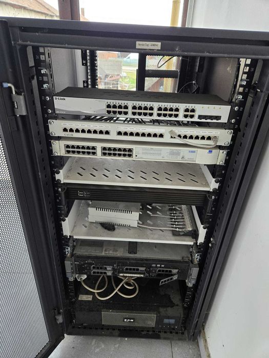 Vand: Rack Dell 24U, Dell PowerEdge r710, UPS Eaton 5PX 3000 + altele