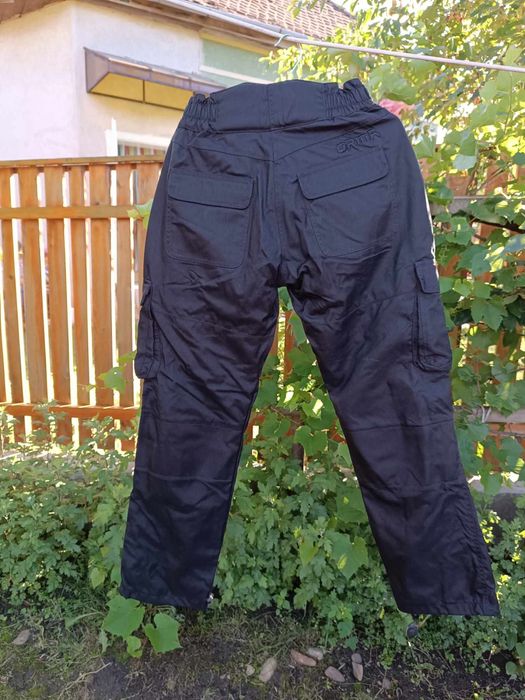 Pantaloni de motocicleata
