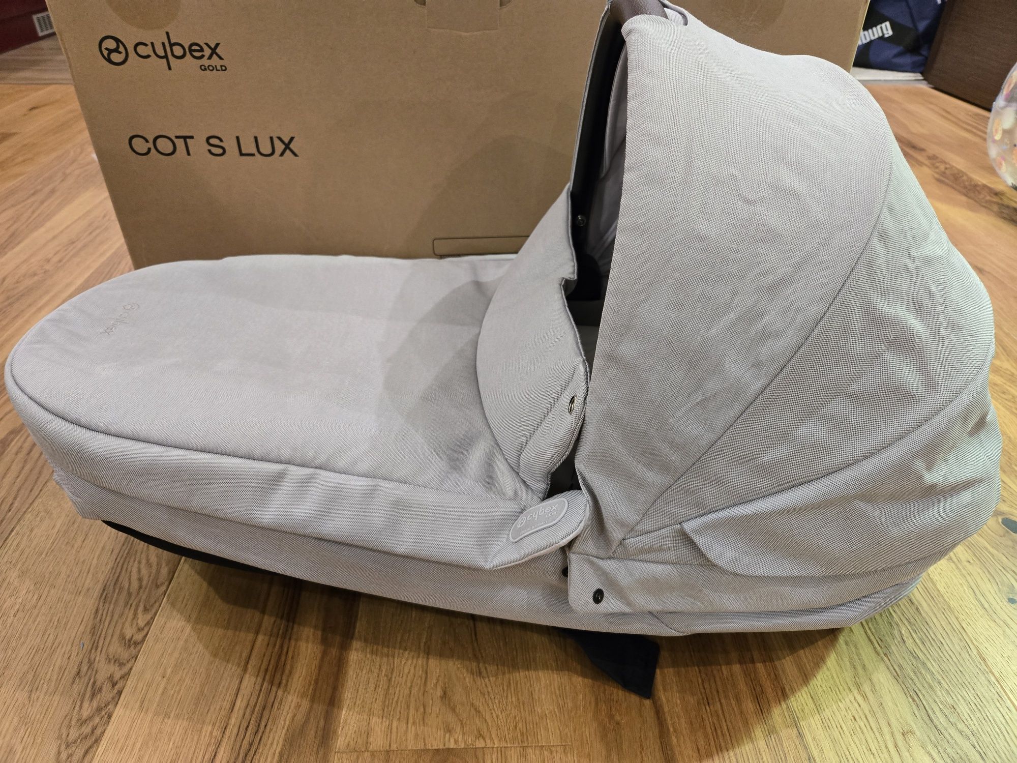 Кош за новородено/зимен кош cybex balios cot s lux заедно с дъждобран