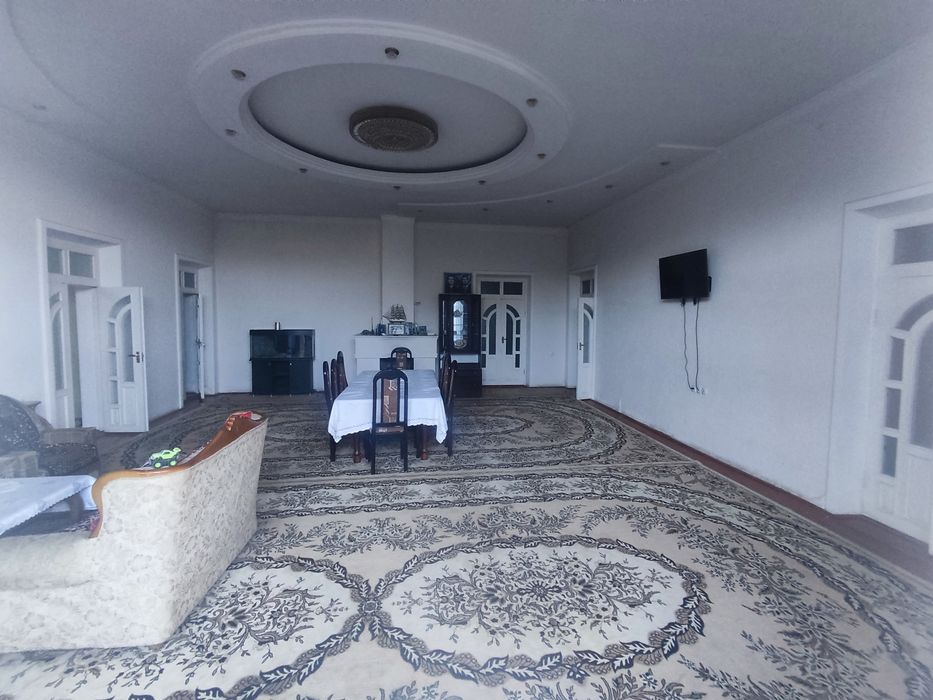 Uy sotiladi narxi kelishiladi