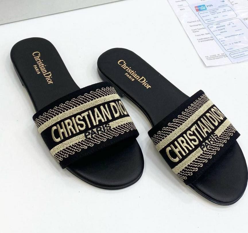 Stoc Papuci dama Dior 
•negru•