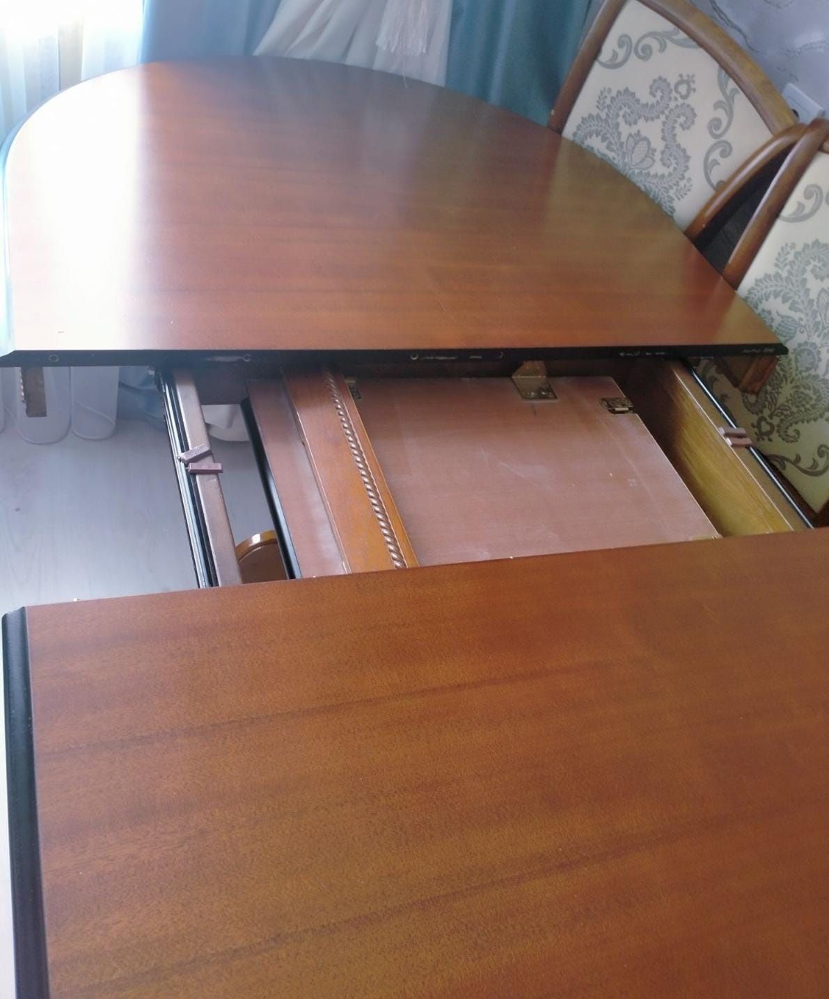 Стол  срочно продам
