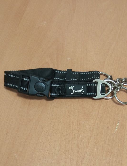 Zgarda ajustabila, noua din material textil rezistent,pentru câini