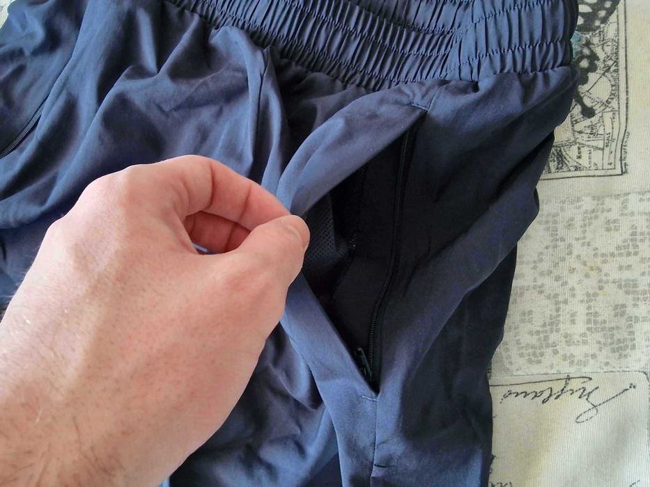 Adidas Спортни шорти 3-Stripes CLX IS2056 Електриков Regular Fit