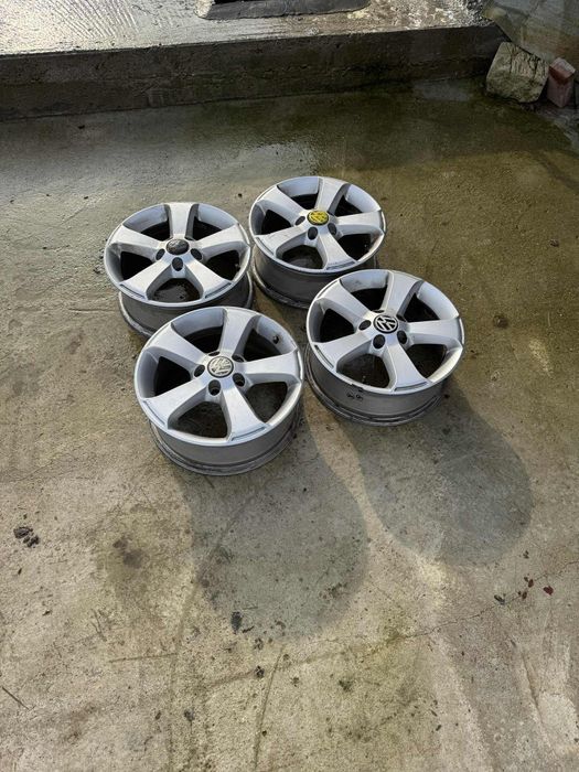 Vând 4 jante r16
