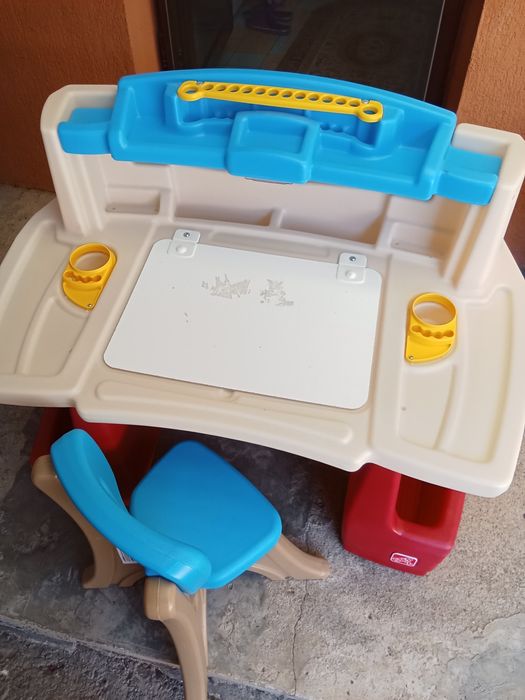 Birou din plastic rezistent Step2 pentru copii