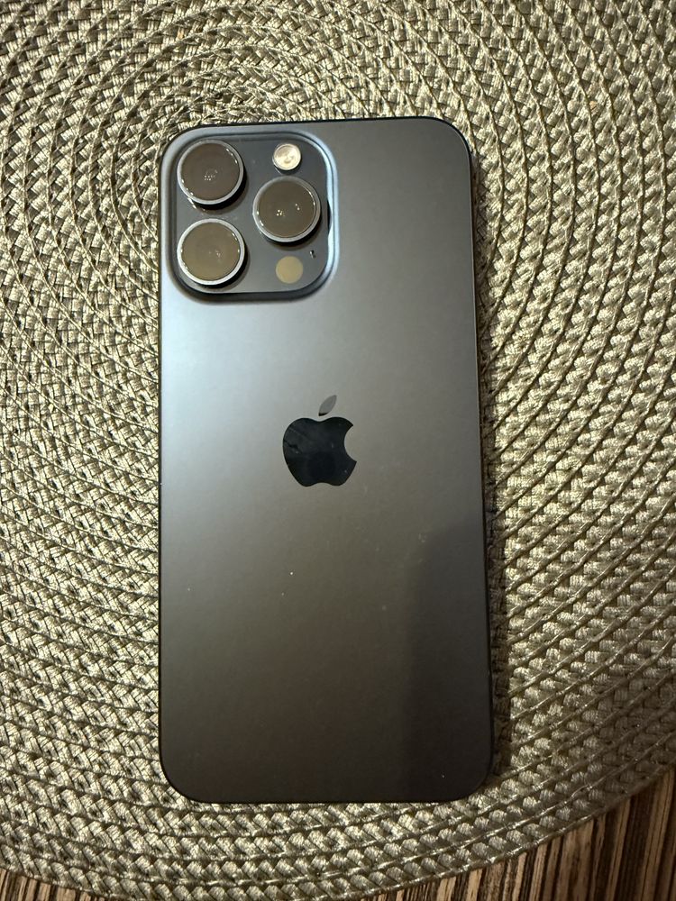 Продавам Iphone 15 pro max