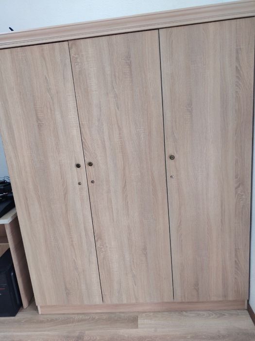 Крават матрасы и шкаф готовый