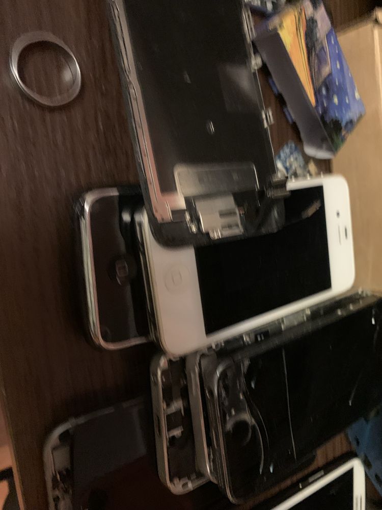 Vand piese Iphone de la 4 pana la 12 orice
