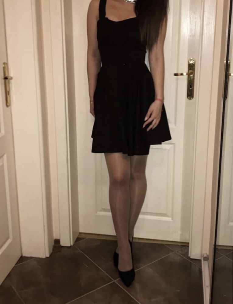 Елегантна черна рокля