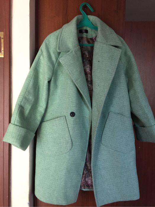 Недорого  пальто  продам  срочно .