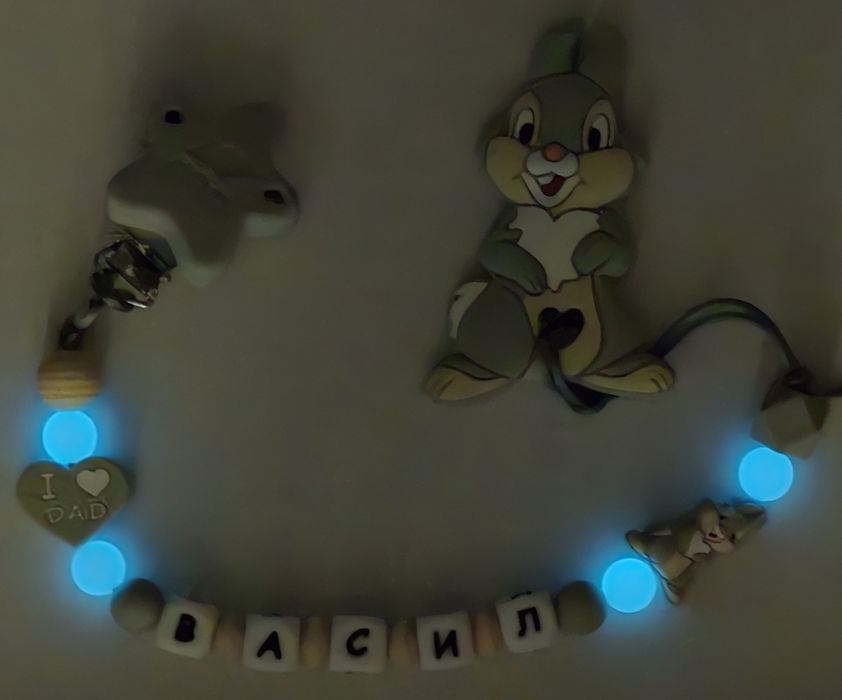 Ново!!! Уникални!!! Клипс за беберон с гищризалк със светещи мъниста.