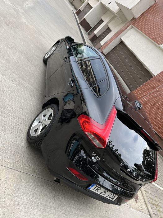 Volvo V40 D3 150 CP