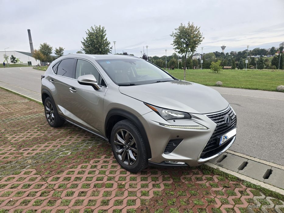 LEXUS NX 300 Hybrid / 4x4 /Navi /Xenon/