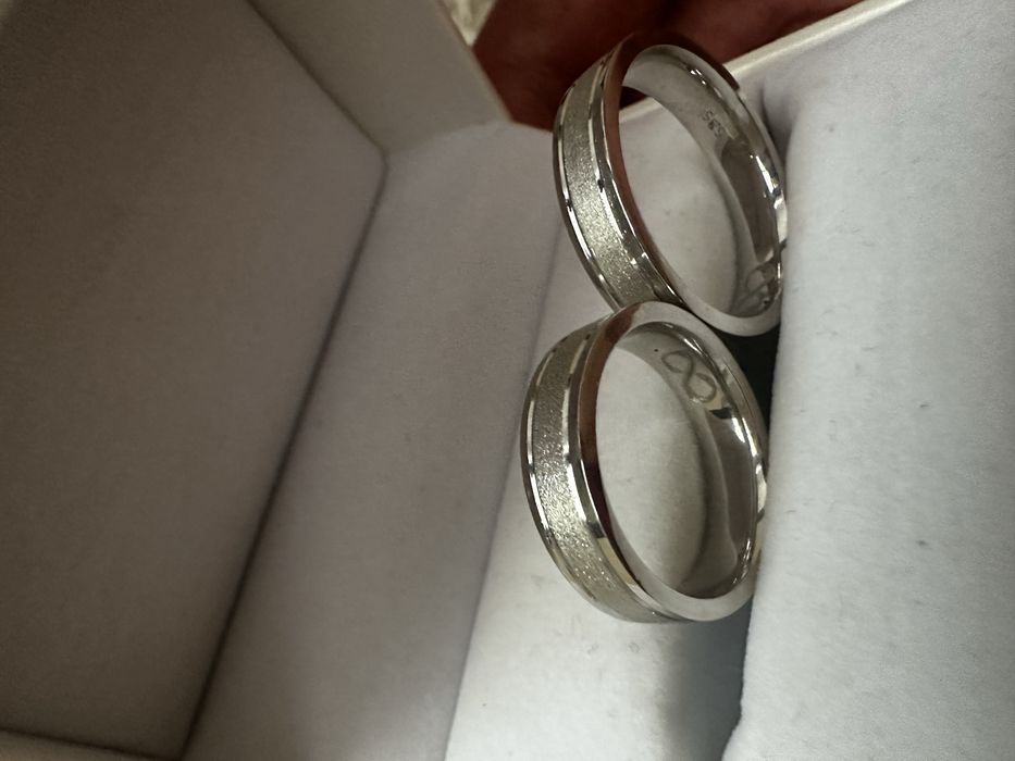 Verighete din aur alb de 14K cu diamante