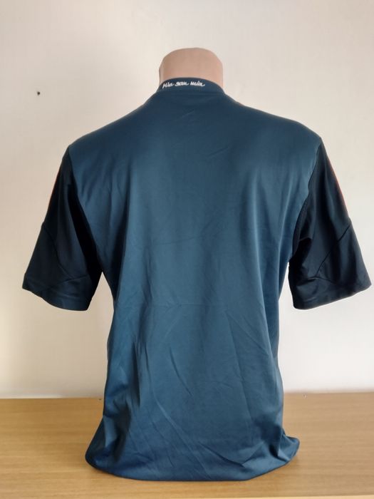 Tricouri Fotbal Germania: Bayern, Nurnberg

Stare: 9/10. Foarte