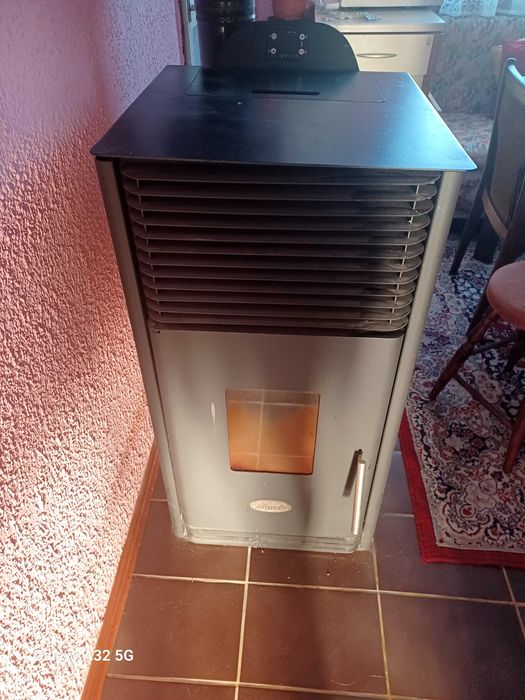 Продавам суха камина за пелети