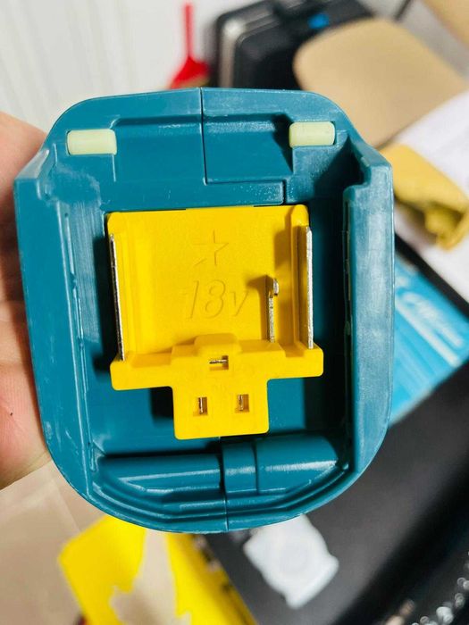 Foarfecă tuns iarba Makita DUM604ZX (18 V, fără baterie și încărcător)