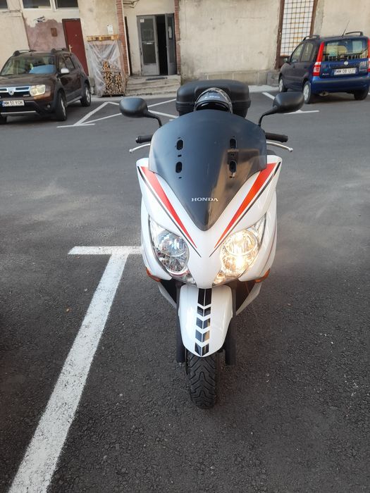 Vând Honda forza NSS 250 an 2009